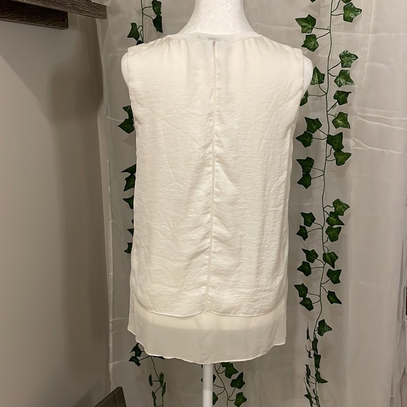 VINCE CAMUTO WHITE BLOUSE WITH BLACK STITCHING • SIZE SMALL • SILK/POLYESTER - Picture 4 of 5